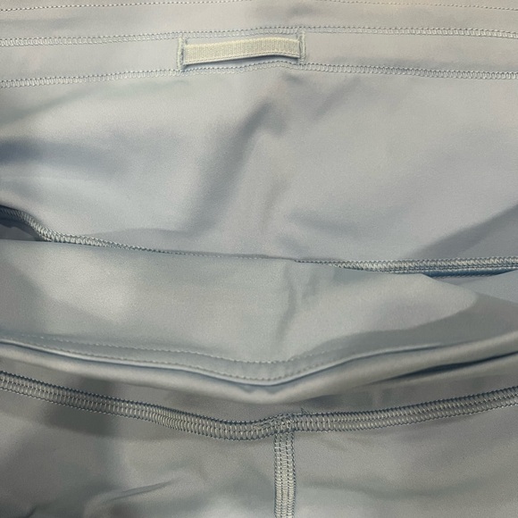 NWT Fast and Free HR Shorts with Pockets - Picture 5 of 5